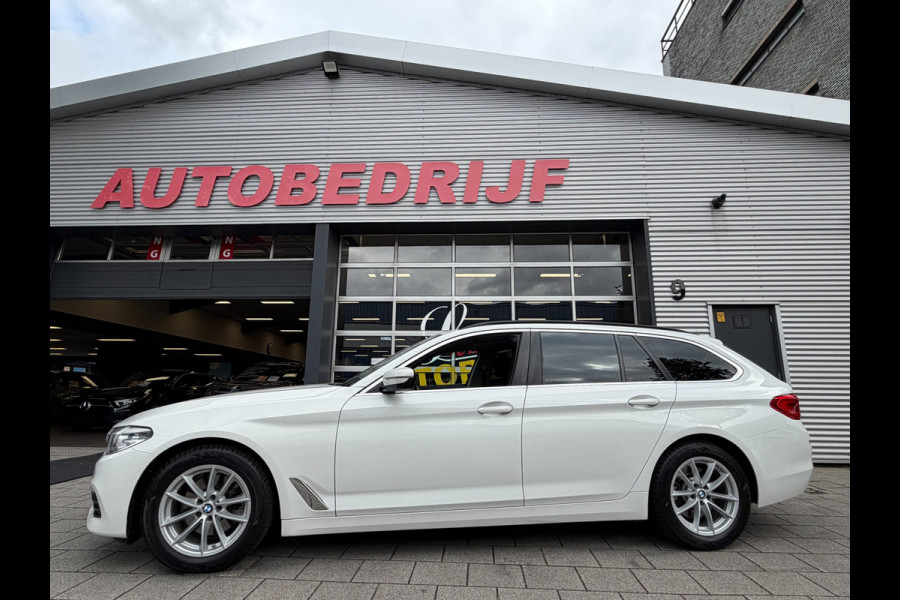 BMW 5 Serie Touring 520i Executive - Panorama dak -Schuifdak I Navigatie I Airco I LED I PDC I Sport pakket I Dealer onderhouden