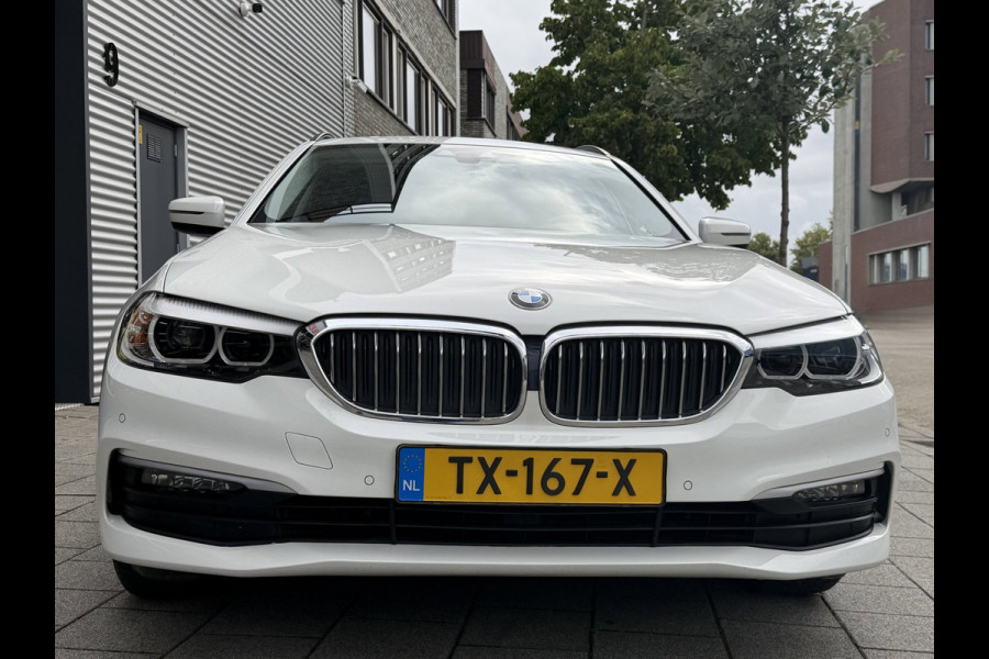 BMW 5 Serie Touring 520i Executive - Panorama dak -Schuifdak I Navigatie I Airco I LED I PDC I Sport pakket I Dealer onderhouden
