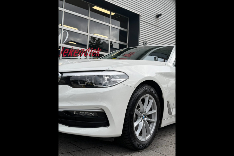 BMW 5 Serie Touring 520i Executive - Panorama dak -Schuifdak I Navigatie I Airco I LED I PDC I Sport pakket I Dealer onderhouden