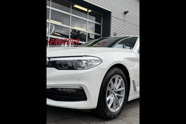 BMW 5 Serie Touring 520i Executive - Panorama dak -Schuifdak I Navigatie I Airco I LED I PDC I Sport pakket I Dealer onderhouden