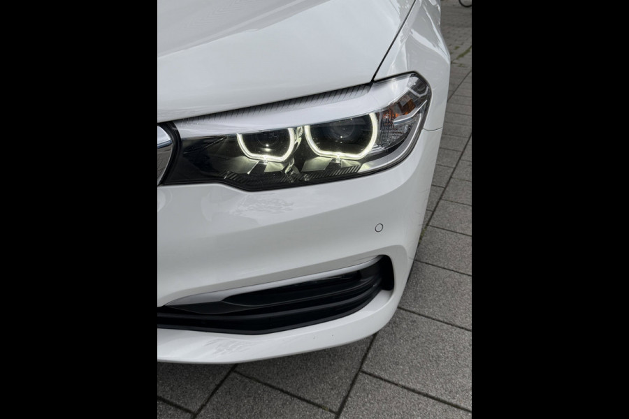 BMW 5 Serie Touring 520i Executive - Panorama dak -Schuifdak I Navigatie I Airco I LED I PDC I Sport pakket I Dealer onderhouden