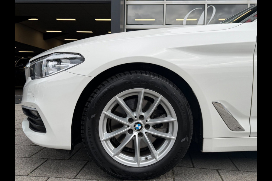 BMW 5 Serie Touring 520i Executive - Panorama dak -Schuifdak I Navigatie I Airco I LED I PDC I Sport pakket I Dealer onderhouden