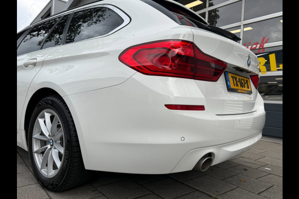 BMW 5 Serie Touring 520i Executive - Panorama dak -Schuifdak I Navigatie I Airco I LED I PDC I Sport pakket I Dealer onderhouden