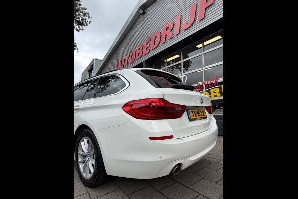 BMW 5 Serie Touring 520i Executive - Panorama dak -Schuifdak I Navigatie I Airco I LED I PDC I Sport pakket I Dealer onderhouden