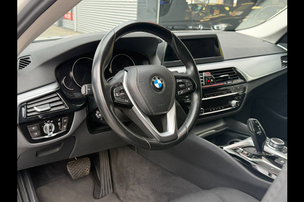 BMW 5 Serie Touring 520i Executive - Panorama dak -Schuifdak I Navigatie I Airco I LED I PDC I Sport pakket I Dealer onderhouden