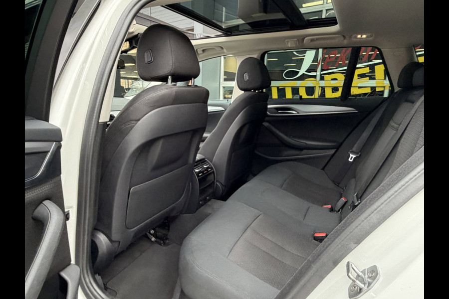 BMW 5 Serie Touring 520i Executive - Panorama dak -Schuifdak I Navigatie I Airco I LED I PDC I Sport pakket I Dealer onderhouden