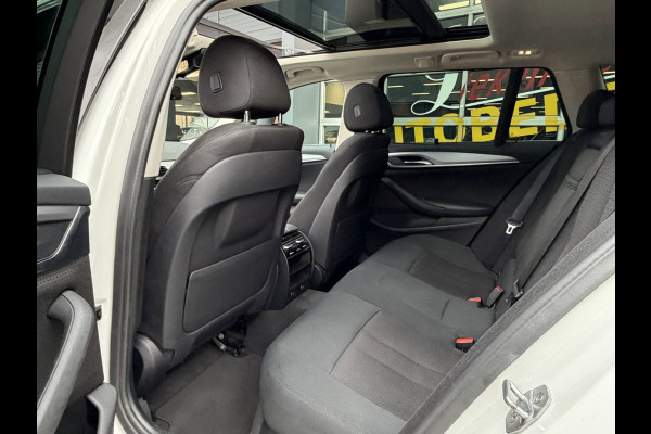 BMW 5 Serie Touring 520i Executive - Panorama dak -Schuifdak I Navigatie I Airco I LED I PDC I Sport pakket I Dealer onderhouden