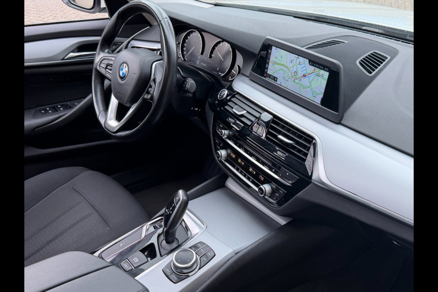BMW 5 Serie Touring 520i Executive - Panorama dak -Schuifdak I Navigatie I Airco I LED I PDC I Sport pakket I Dealer onderhouden