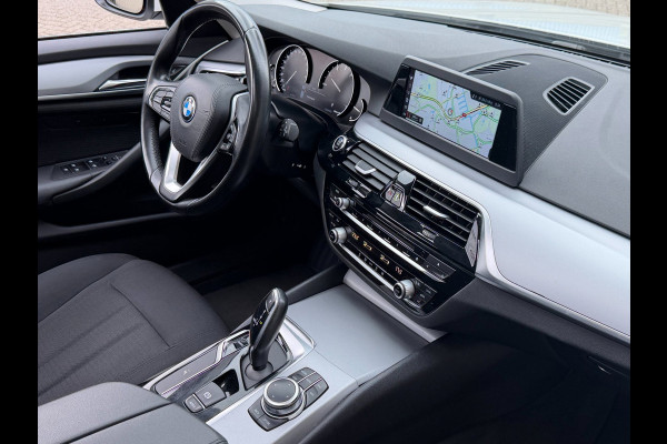 BMW 5 Serie Touring 520i Executive - Panorama dak -Schuifdak I Navigatie I Airco I LED I PDC I Sport pakket I Dealer onderhouden