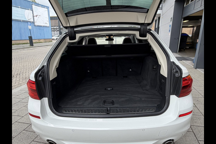 BMW 5 Serie Touring 520i Executive - Panorama dak -Schuifdak I Navigatie I Airco I LED I PDC I Sport pakket I Dealer onderhouden