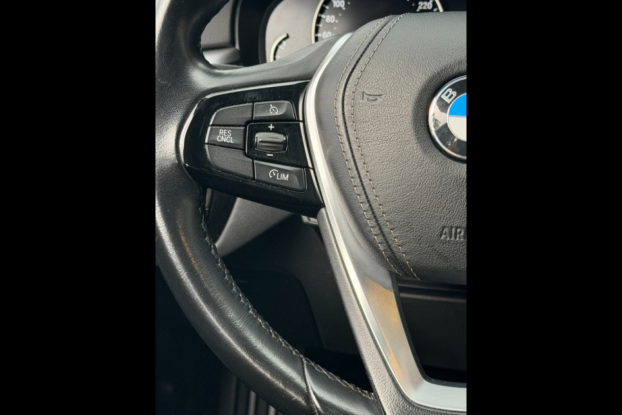 BMW 5 Serie Touring 520i Executive - Panorama dak -Schuifdak I Navigatie I Airco I LED I PDC I Sport pakket I Dealer onderhouden