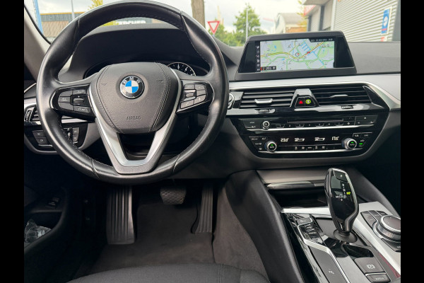 BMW 5 Serie Touring 520i Executive - Panorama dak -Schuifdak I Navigatie I Airco I LED I PDC I Sport pakket I Dealer onderhouden