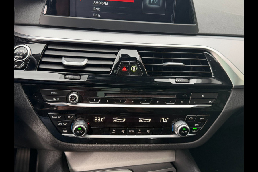 BMW 5 Serie Touring 520i Executive - Panorama dak -Schuifdak I Navigatie I Airco I LED I PDC I Sport pakket I Dealer onderhouden