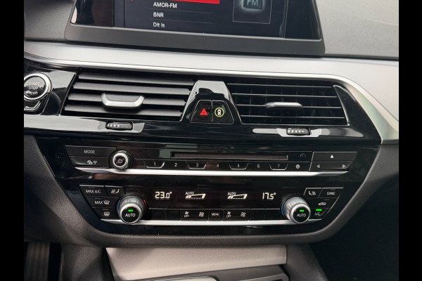 BMW 5 Serie Touring 520i Executive - Panorama dak -Schuifdak I Navigatie I Airco I LED I PDC I Sport pakket I Dealer onderhouden