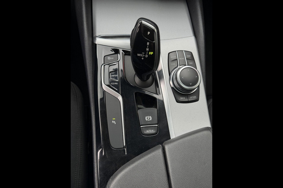 BMW 5 Serie Touring 520i Executive - Panorama dak -Schuifdak I Navigatie I Airco I LED I PDC I Sport pakket I Dealer onderhouden