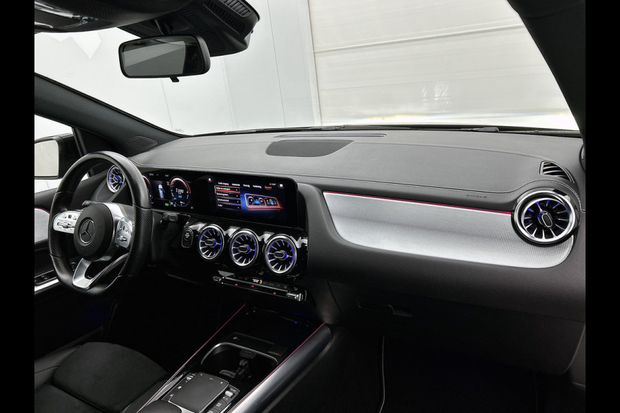 Mercedes-Benz B-Klasse 250 e AMG Plug-In Hybride LIchtmetalen velgen | navigatie | MBUX wide screen| Sfeerverlichting | Night Pakket | Neerklapbare ach Inclusief 24 maanden MB Certified garantie voor Europa.