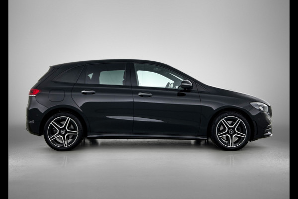 Mercedes-Benz B-Klasse 250 e AMG Plug-In Hybride LIchtmetalen velgen | navigatie | MBUX wide screen| Sfeerverlichting | Night Pakket | Neerklapbare ach Inclusief 24 maanden MB Certified garantie voor Europa.