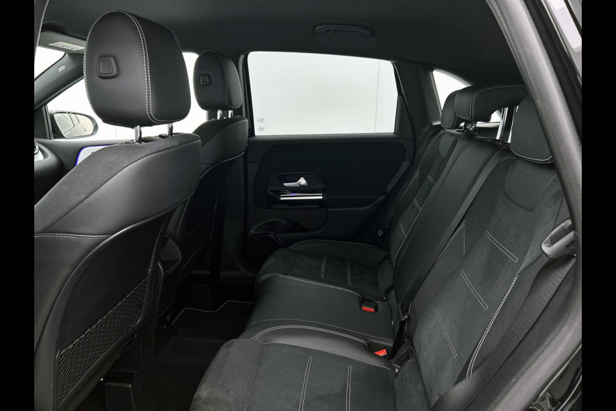 Mercedes-Benz B-Klasse 250 e AMG Plug-In Hybride LIchtmetalen velgen | navigatie | MBUX wide screen| Sfeerverlichting | Night Pakket | Neerklapbare ach Inclusief 24 maanden MB Certified garantie voor Europa.