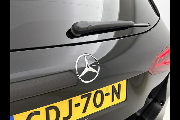 Mercedes-Benz B-Klasse 250 e AMG Plug-In Hybride LIchtmetalen velgen | navigatie | MBUX wide screen| Sfeerverlichting | Night Pakket | Neerklapbare ach Inclusief 24 maanden MB Certified garantie voor Europa.
