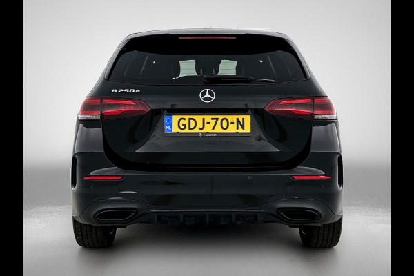 Mercedes-Benz B-Klasse 250 e AMG Plug-In Hybride LIchtmetalen velgen | navigatie | MBUX wide screen| Sfeerverlichting | Night Pakket | Neerklapbare ach Inclusief 24 maanden MB Certified garantie voor Europa.