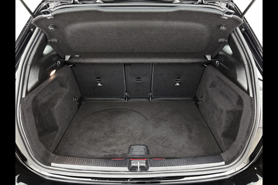 Mercedes-Benz B-Klasse 250 e AMG Plug-In Hybride LIchtmetalen velgen | navigatie | MBUX wide screen| Sfeerverlichting | Night Pakket | Neerklapbare ach Inclusief 24 maanden MB Certified garantie voor Europa.