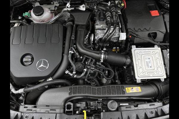 Mercedes-Benz B-Klasse 250 e AMG Plug-In Hybride LIchtmetalen velgen | navigatie | MBUX wide screen| Sfeerverlichting | Night Pakket | Neerklapbare ach Inclusief 24 maanden MB Certified garantie voor Europa.