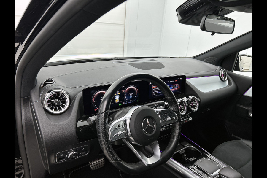 Mercedes-Benz B-Klasse 250 e AMG Plug-In Hybride LIchtmetalen velgen | navigatie | MBUX wide screen| Sfeerverlichting | Night Pakket | Neerklapbare ach Inclusief 24 maanden MB Certified garantie voor Europa.