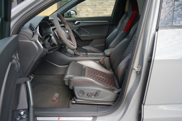 Audi RSQ3 2.5 TFSI Quattro Sportback RS Q3 Pano/Sonos/RED-RSZetels/Nardo-grey
