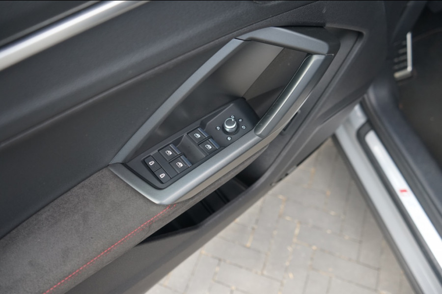 Audi RSQ3 2.5 TFSI Quattro Sportback RS Q3 Pano/Sonos/RED-RSZetels/Nardo-grey