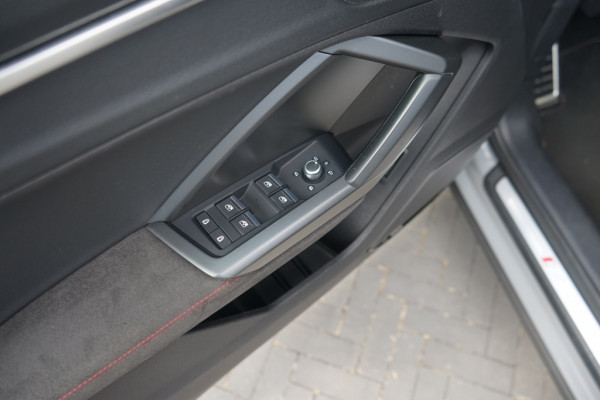 Audi RSQ3 2.5 TFSI Quattro Sportback RS Q3 Pano/Sonos/RED-RSZetels/Nardo-grey