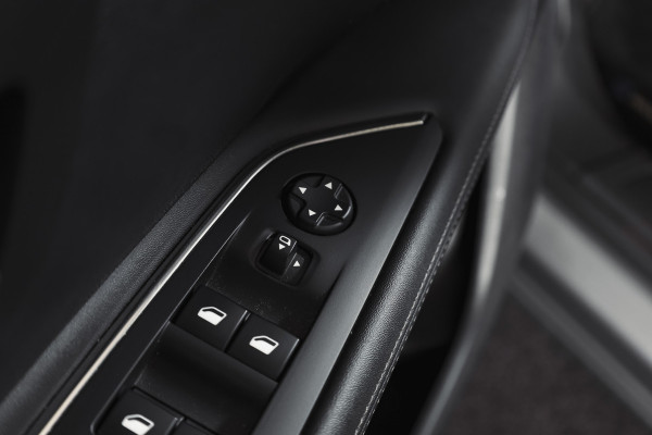 Peugeot 3008 1.2 PureTech 130 PK Blue Lease Premium - Automaat | Dig. Cockpit | Cruise | Stoelverw. | PDC | Camera | NAV + App. Connect | ECC | Elek. Klep | LM 19" |