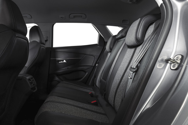 Peugeot 3008 1.2 PureTech 130 PK Blue Lease Premium - Automaat | Dig. Cockpit | Cruise | Stoelverw. | PDC | Camera | NAV + App. Connect | ECC | Elek. Klep | LM 19" |