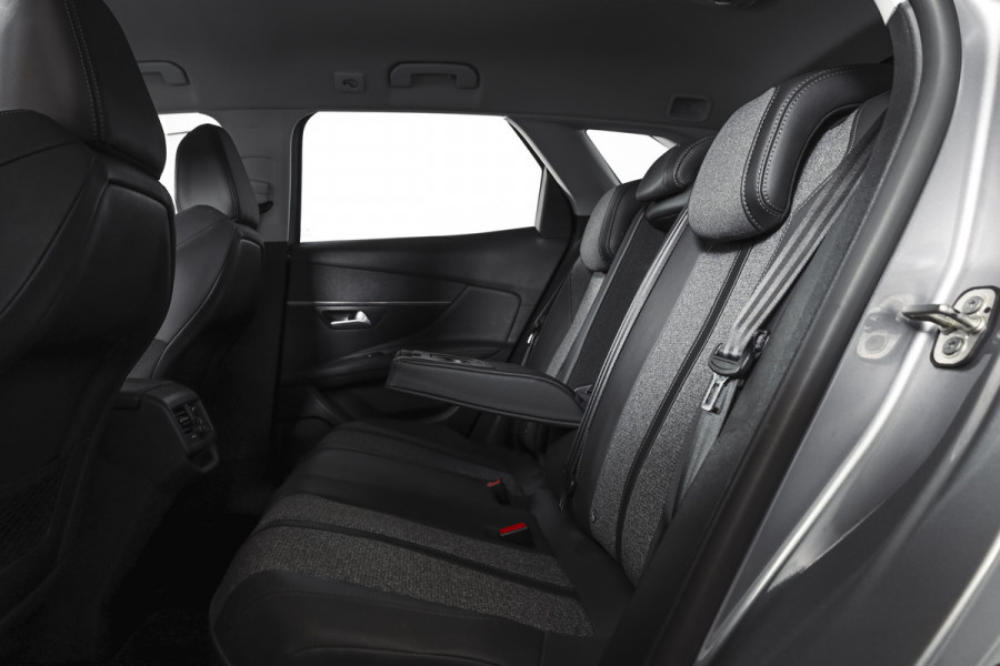 Peugeot 3008 1.2 PureTech 130 PK Blue Lease Premium - Automaat | Dig. Cockpit | Cruise | Stoelverw. | PDC | Camera | NAV + App. Connect | ECC | Elek. Klep | LM 19" |