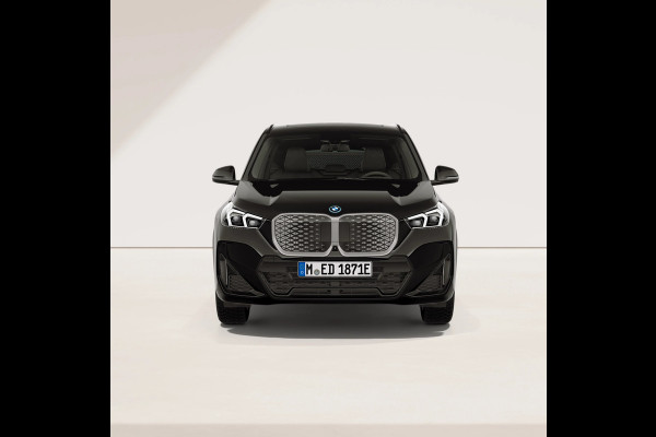 BMW iX1 eDrive20 M-Sport - Pano - Trekhaak - Memoryzetel - Head-Up