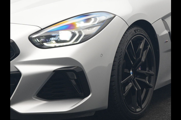 BMW Z4 Roadster M40i M Sport 340pk Dealer O.H. | Adaptive Cruise | Camera | Harman / Kardon | Lederen Sportstoelen Memory & Verwarmd | Adaptief Onderstel | Sfeerverlichting | Stuur Verwarmd | 19"L.M | Apple Carplay | Virtual | Navigatie |