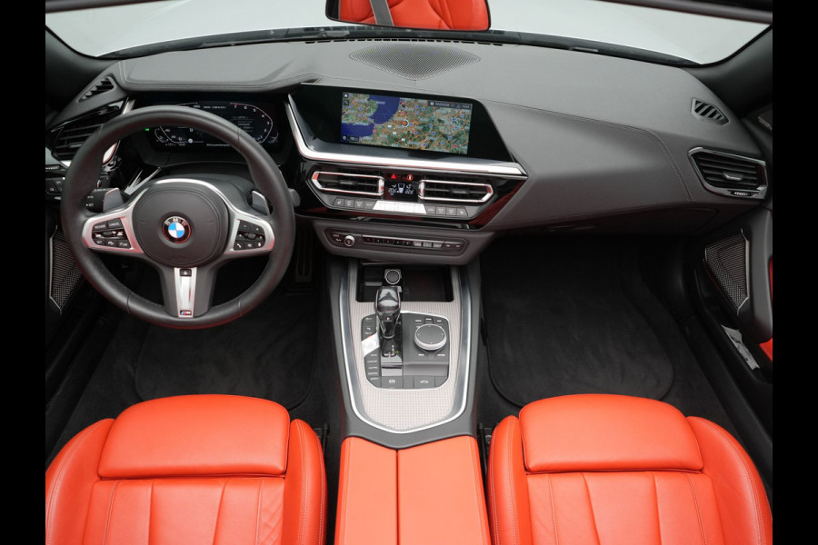 BMW Z4 Roadster M40i M Sport 340pk Dealer O.H. | Adaptive Cruise | Camera | Harman / Kardon | Lederen Sportstoelen Memory & Verwarmd | Adaptief Onderstel | Sfeerverlichting | Stuur Verwarmd | 19"L.M | Apple Carplay | Virtual | Navigatie |