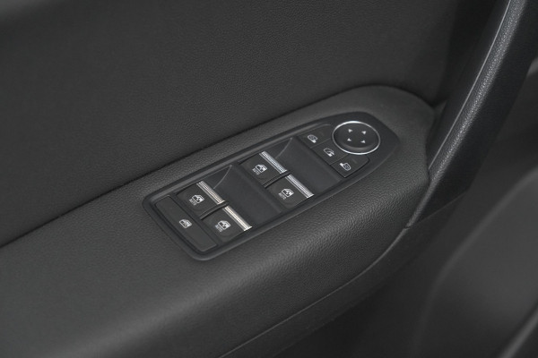 Renault Captur Mild Hybrid 140 EDC Intens | Camera | Navigatie | Parkeersensoren | Stoelverwarming