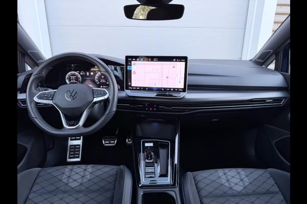 Volkswagen Golf 1.5 eTSI R-Line Edition Pano/H&K/HuD/360