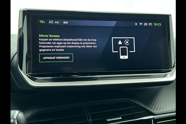 Peugeot 2008 1.2 PureTech 130 GT Automaat Clima Control Camera Achter Navigatie d.m.v. Apple Carplay / Android auto Velgen 17 inch