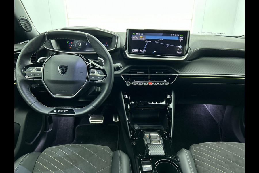 Peugeot 2008 1.2 PureTech 130 GT Automaat Clima Control Camera Achter Navigatie d.m.v. Apple Carplay / Android auto Velgen 17 inch