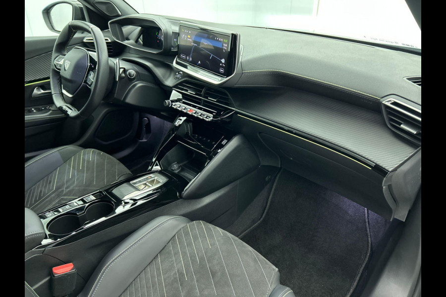 Peugeot 2008 1.2 PureTech 130 GT Automaat Clima Control Camera Achter Navigatie d.m.v. Apple Carplay / Android auto Velgen 17 inch