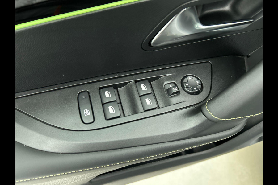 Peugeot 2008 1.2 PureTech 130 GT Automaat Clima Control Camera Achter Navigatie d.m.v. Apple Carplay / Android auto Velgen 17 inch