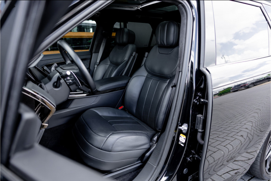 Land Rover Range Rover Sport 3.0 P510e First Edition - BTW | Panorama | 24 Inch Vossen | Meridian | Luchtvering