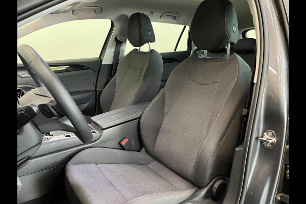 Volkswagen Passat Variant 1.5 eTSI DSG-7 Aut Variant Business Airco ECC Navi Wireless Carplay 17" LM Velgen PDC VA+Camera Adaptive Cruise Control