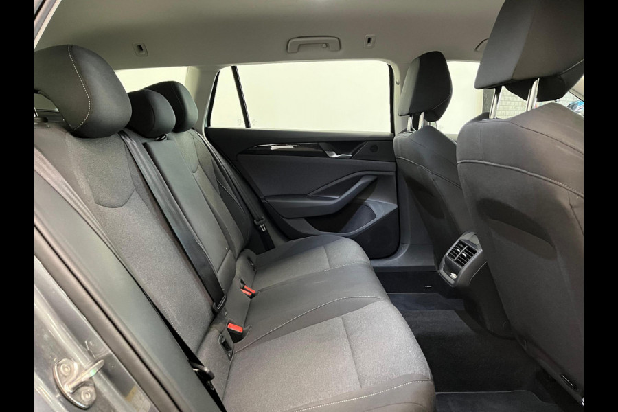 Volkswagen Passat Variant 1.5 eTSI DSG-7 Aut Variant Business Airco ECC Navi Wireless Carplay 17" LM Velgen PDC VA+Camera Adaptive Cruise Control