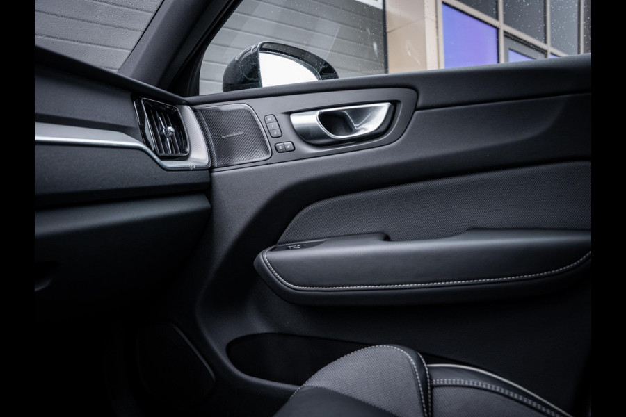 Volvo XC60 2.0 T6 Plug-in hybrid AWD Plus Black Edition - Pano l H&K l Mem. l Trekhaak