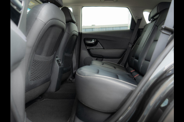 Kia e-Niro ExecutiveLine 64 kWh | Stoelverwarming/-ventilatie | Stuurverwarming | Schuif/-kanteldak | JBL | Achteruitrijcamera | Navi | PDC voor & achter