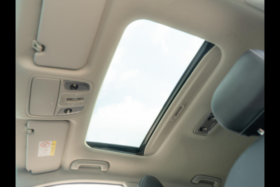 Kia e-Niro ExecutiveLine 64 kWh | Stoelverwarming/-ventilatie | Stuurverwarming | Schuif/-kanteldak | JBL | Achteruitrijcamera | Navi | PDC voor & achter