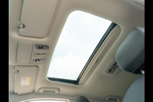 Kia e-Niro ExecutiveLine 64 kWh | Stoelverwarming/-ventilatie | Stuurverwarming | Schuif/-kanteldak | JBL | Achteruitrijcamera | Navi | PDC voor & achter