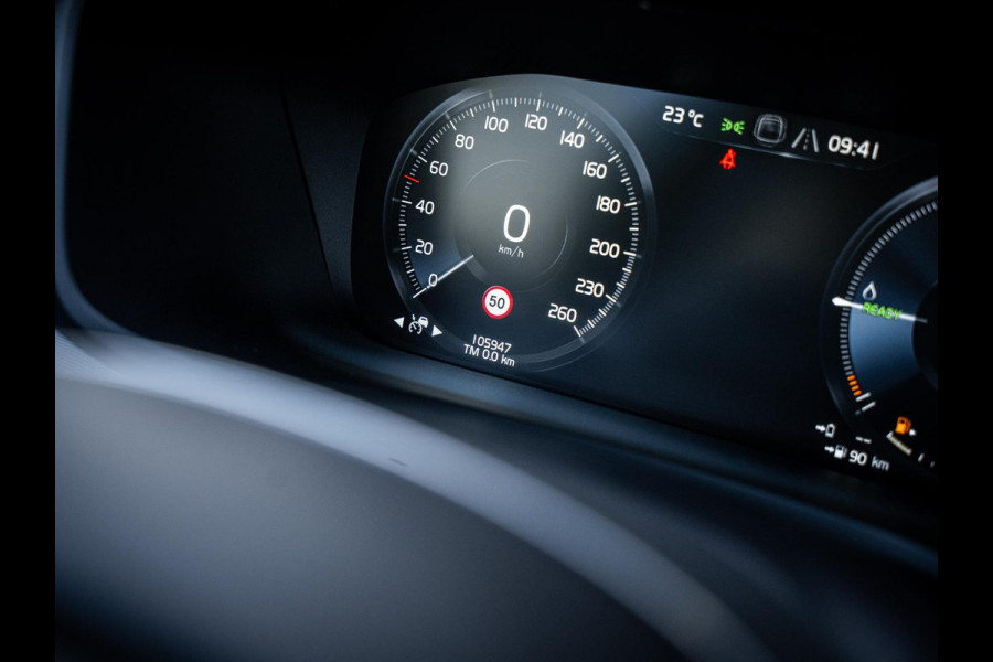 Volvo V60 2.0 T8 Recharge AWD Dark R-Design - Pano l HUD l Memory l Hkardon